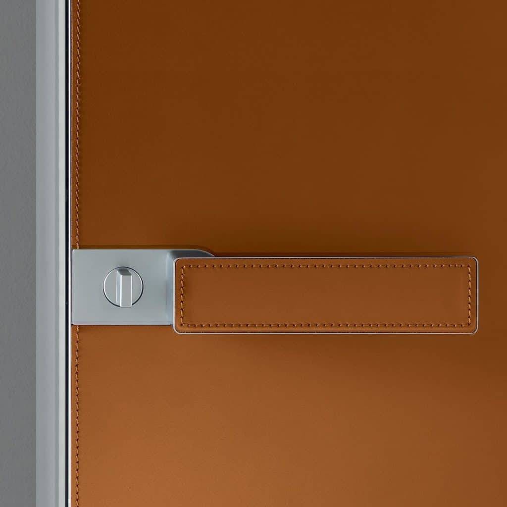 caramel kleur handvat lederen deur
