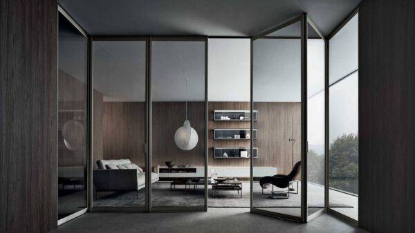 design vouwdeur met grijs transparant glas en bruin zwart aluminium kader