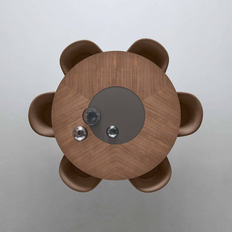 ronde houten tafel met glazen draaiend middenstuk