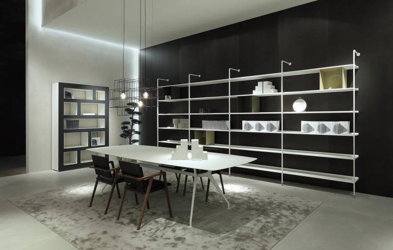 design_boekenkast_in_glas_en_aluminium_stellingkast_op_maat_rimadesio_wind