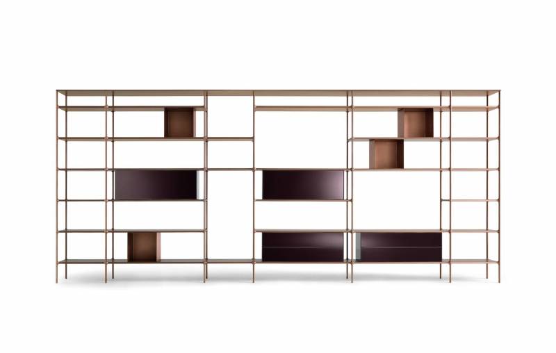 design_wandkast_en_stellingkast_in_geborsteld_koper_en_glas_rimadesio_wind