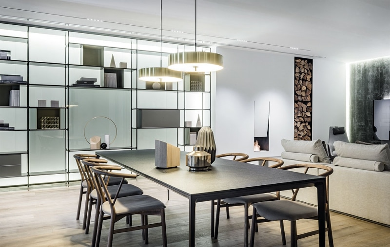 luxe_glazen_stellingkast_in_glas_en_aluminium_italiaans_design_rimadesio_wind