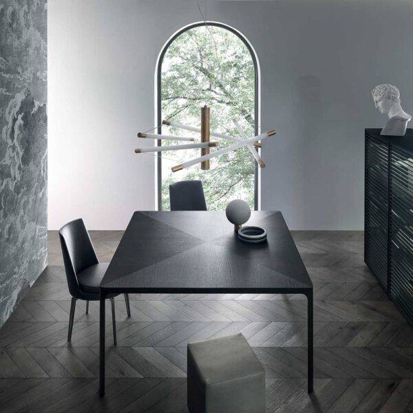 italiaanse design tafel met zwart eiken blad en zwart aluminium poten rimadesio flat