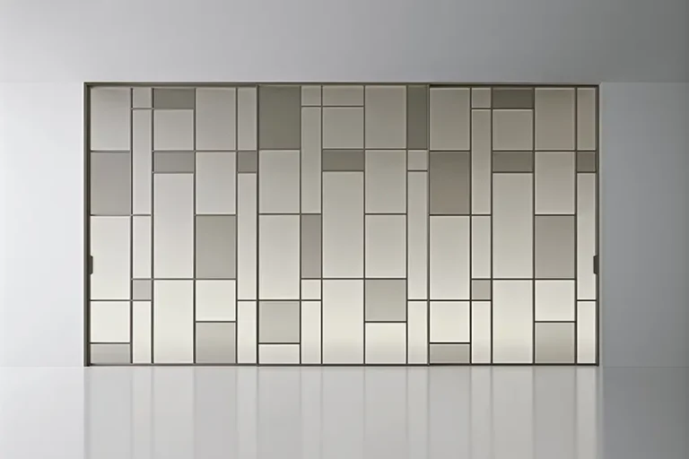 Luxe italiaanse patchwork schuifdeur op maat gemaakt in aluminium en glas.