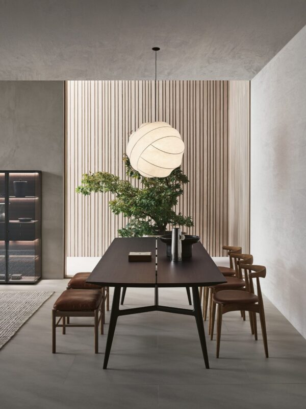 Francis eettafel in donker hout met centrale versteviging, in eetruimte, merk Rimadesio, kleur wengé