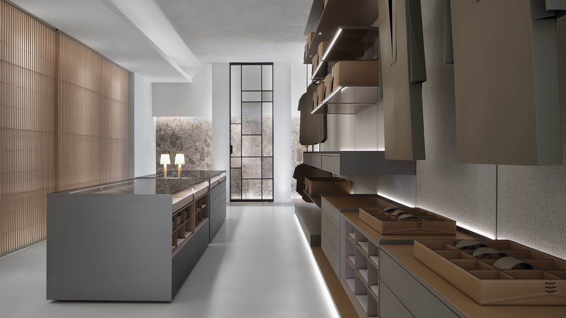 Rimadesio Hedon wandkast met op maat gemaakte lade-indelingen, Noctum Nederland