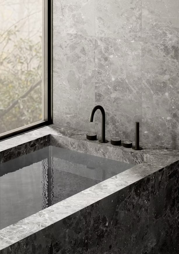 Badkamerdetail Salvatori – subtiele integratie van techniek en luxe