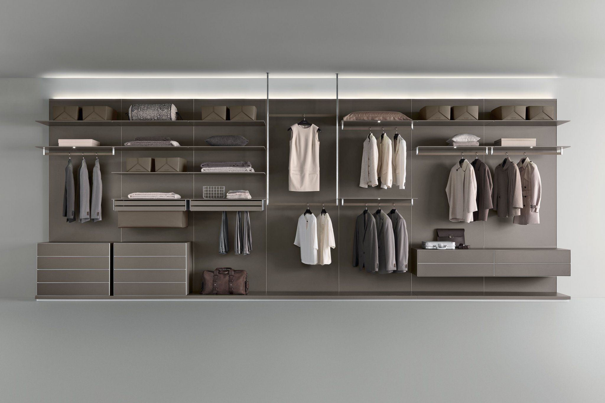 Abacus walk-in closet met doorlopende LED-lijn