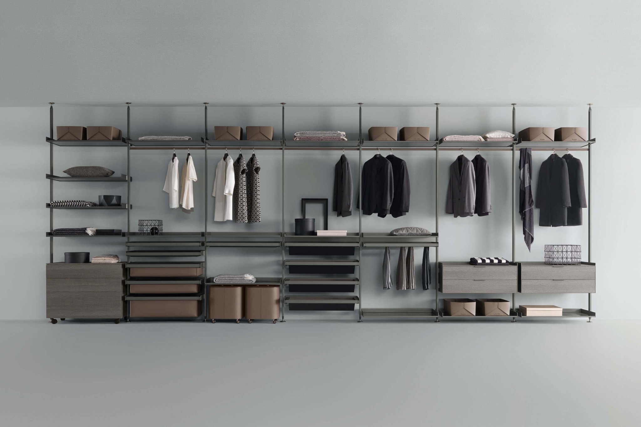 Zenit: open frame walk-in closet met zwevende legplanken