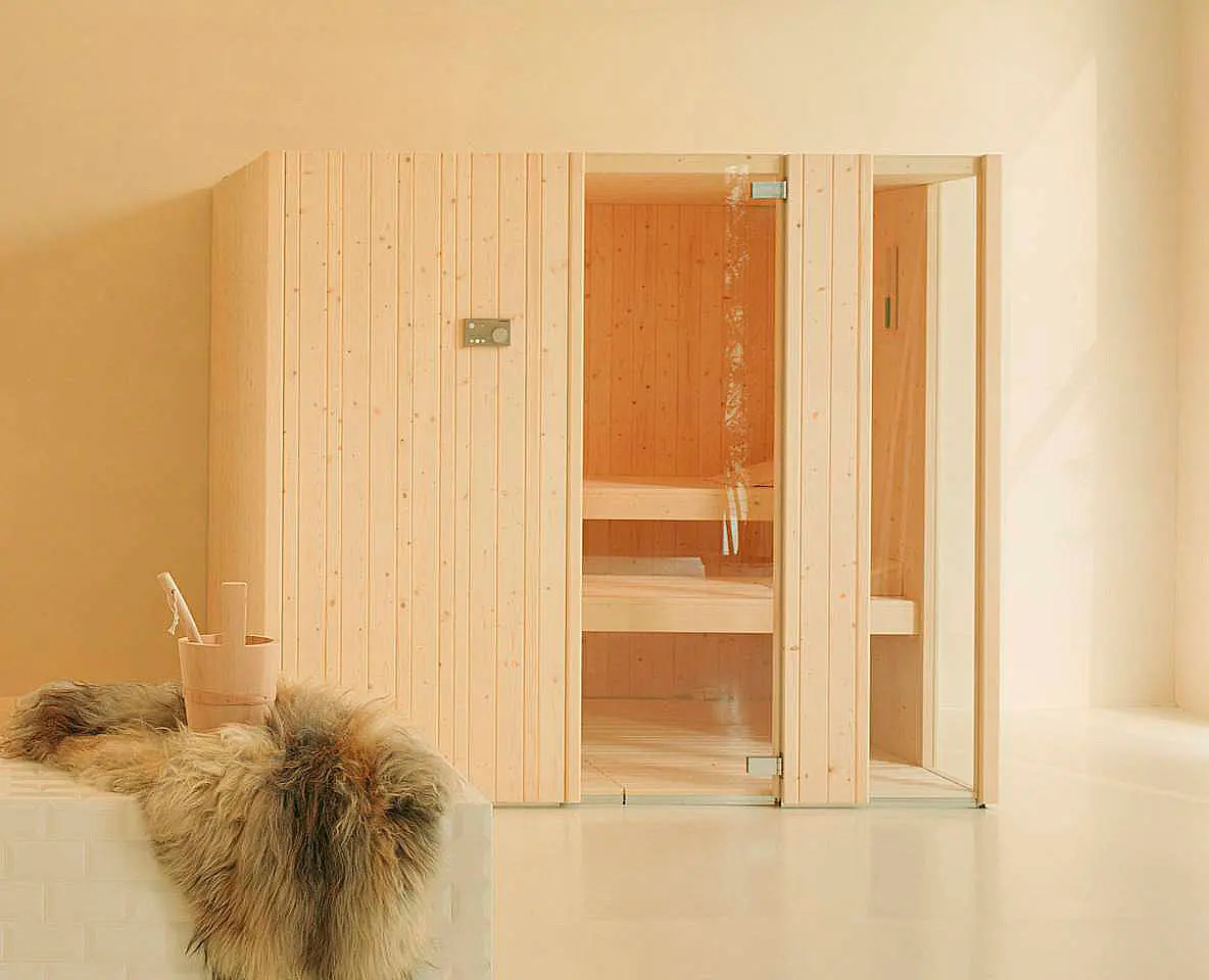 EFFE Auki sauna met traditionele Finse opbouw en houten interieur