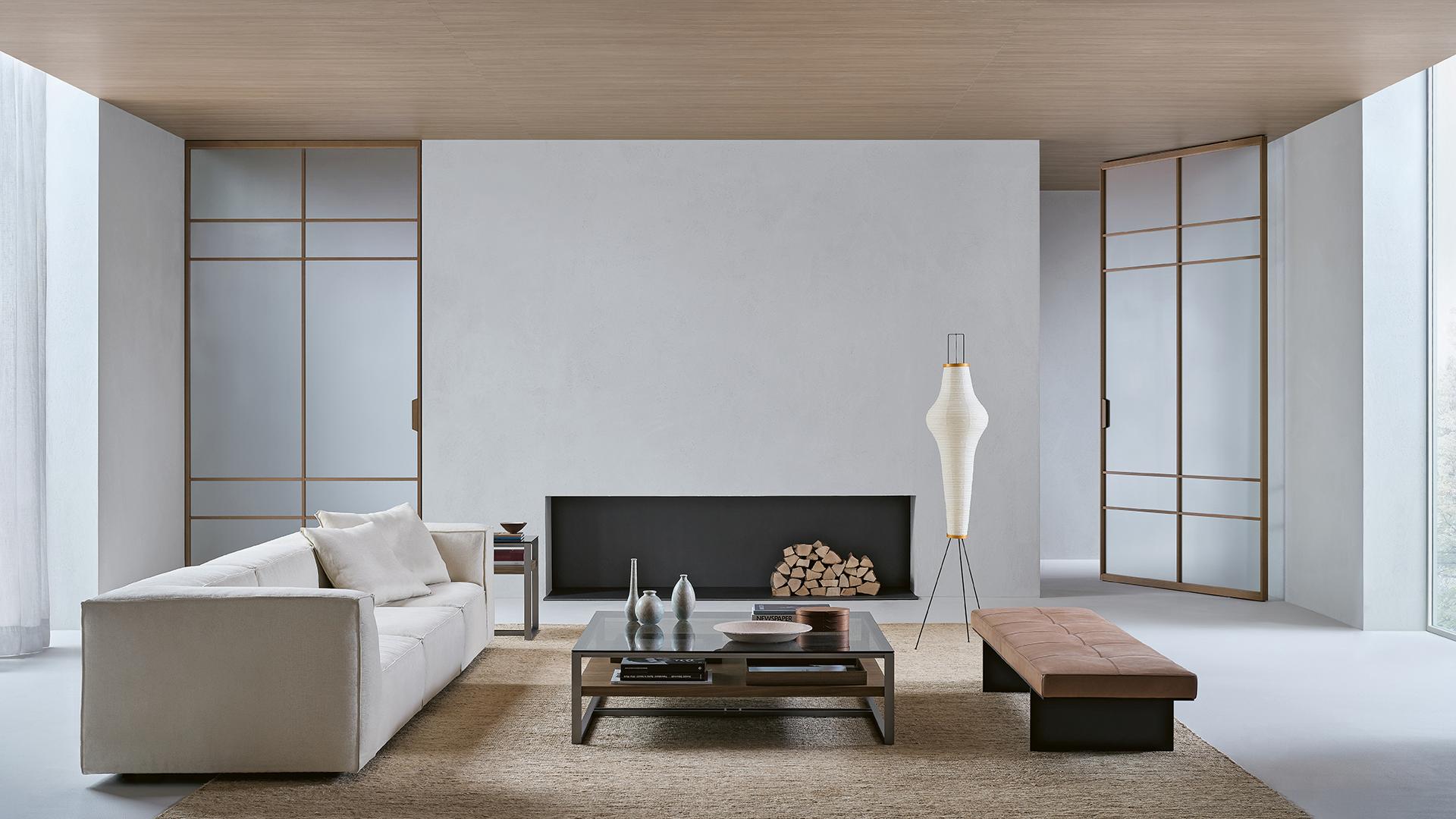 Rimadesio Air taatsdeur in glas en aluminium, toegepast als architectonisch binnendeursysteem in een minimalistisch interieur met open zichtlijnen