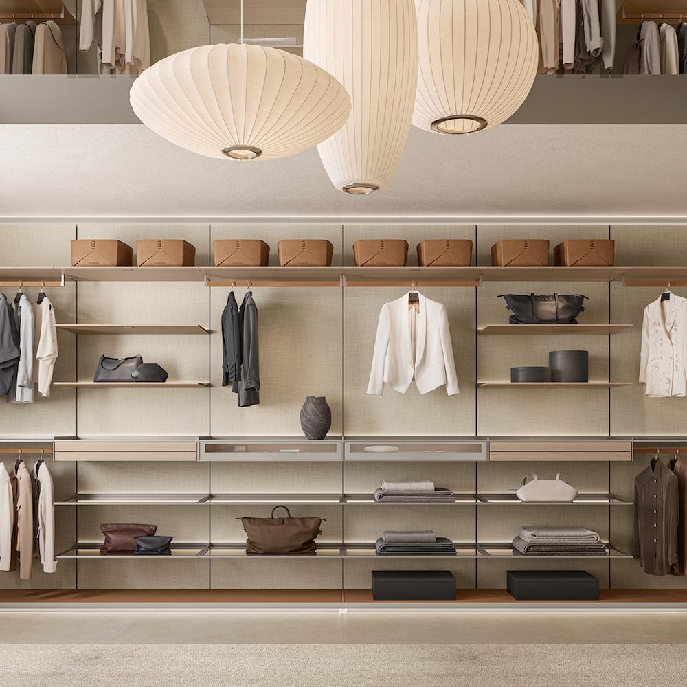 Rimadesio Hedon walk-in closet systeem met textielpanelen, houten en glazen planken, geïntegreerde laden en modulaire garderobestructuur