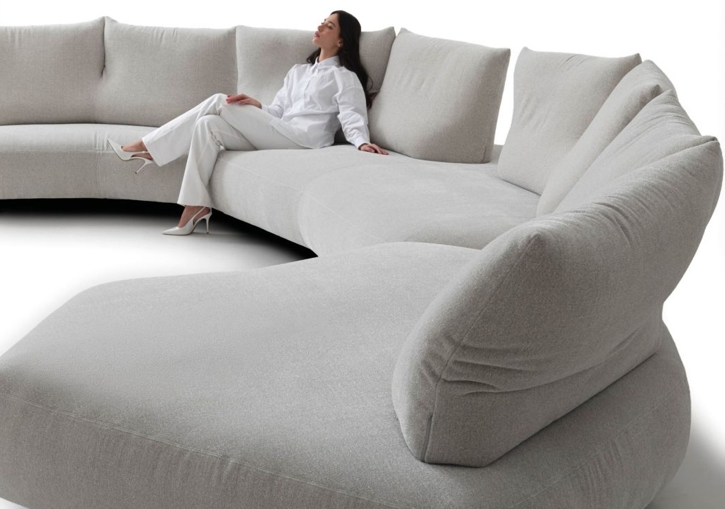 Close-up van de lichte Edra Anywhere loungebank met organische zitvorm