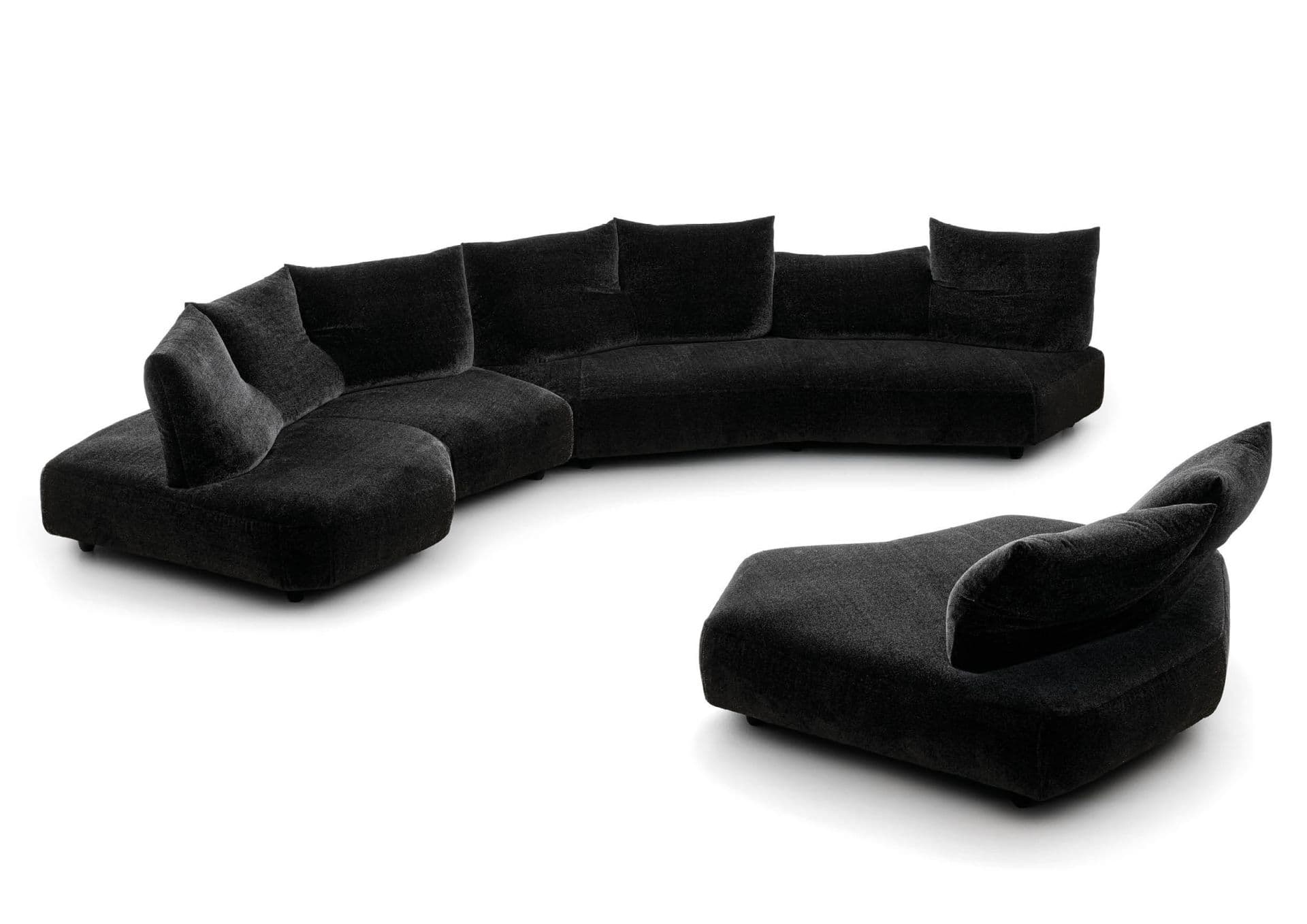 Modulaire Edra Anywhere designbank met organische opstelling en losse lounge-elementen